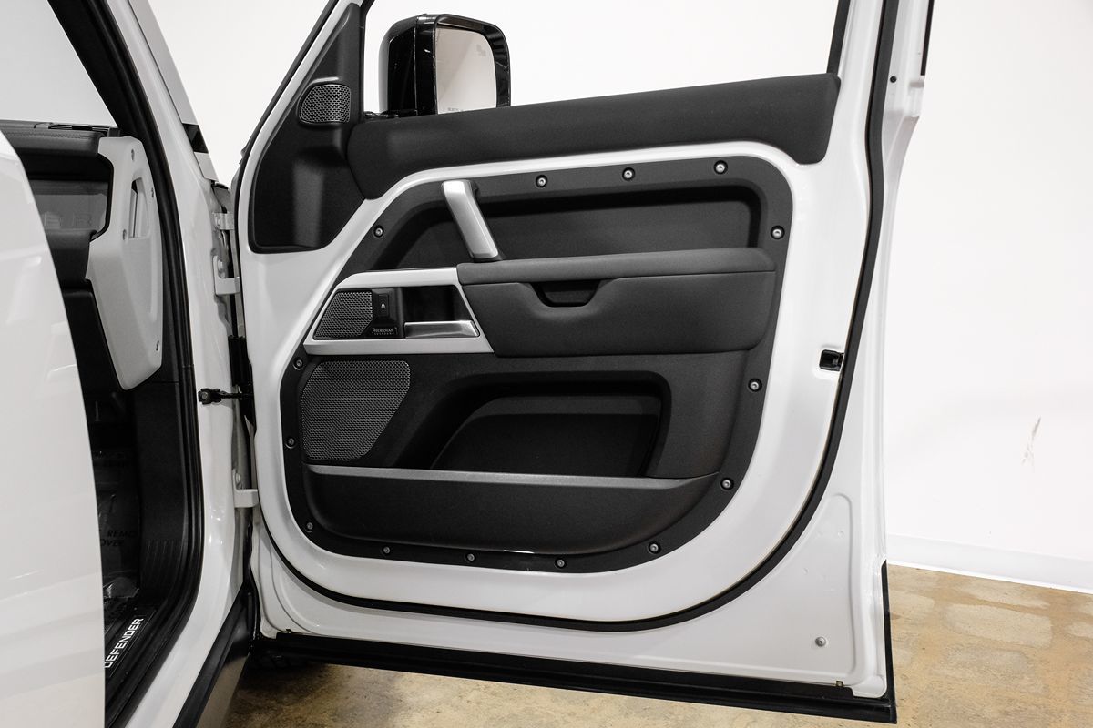 2022 Land Rover Defender X-Dynamic SE photo 44