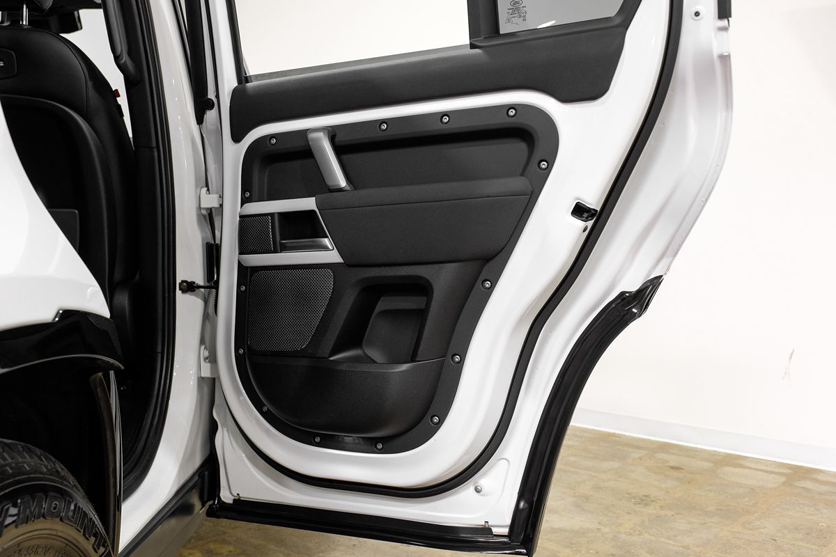 2022 Land Rover Defender X-Dynamic SE photo 46
