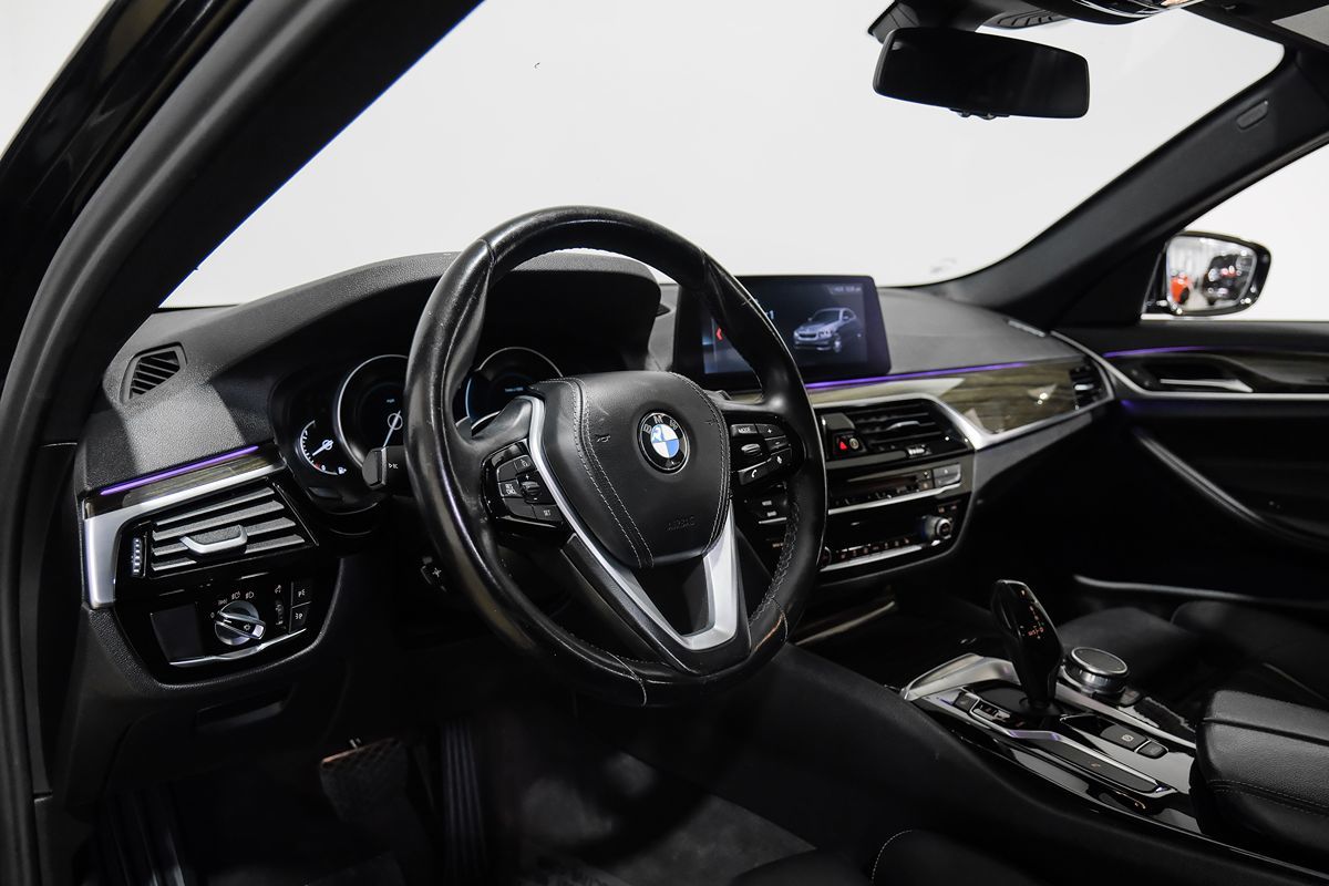 2019 Bmw 530i Sedan photo 2