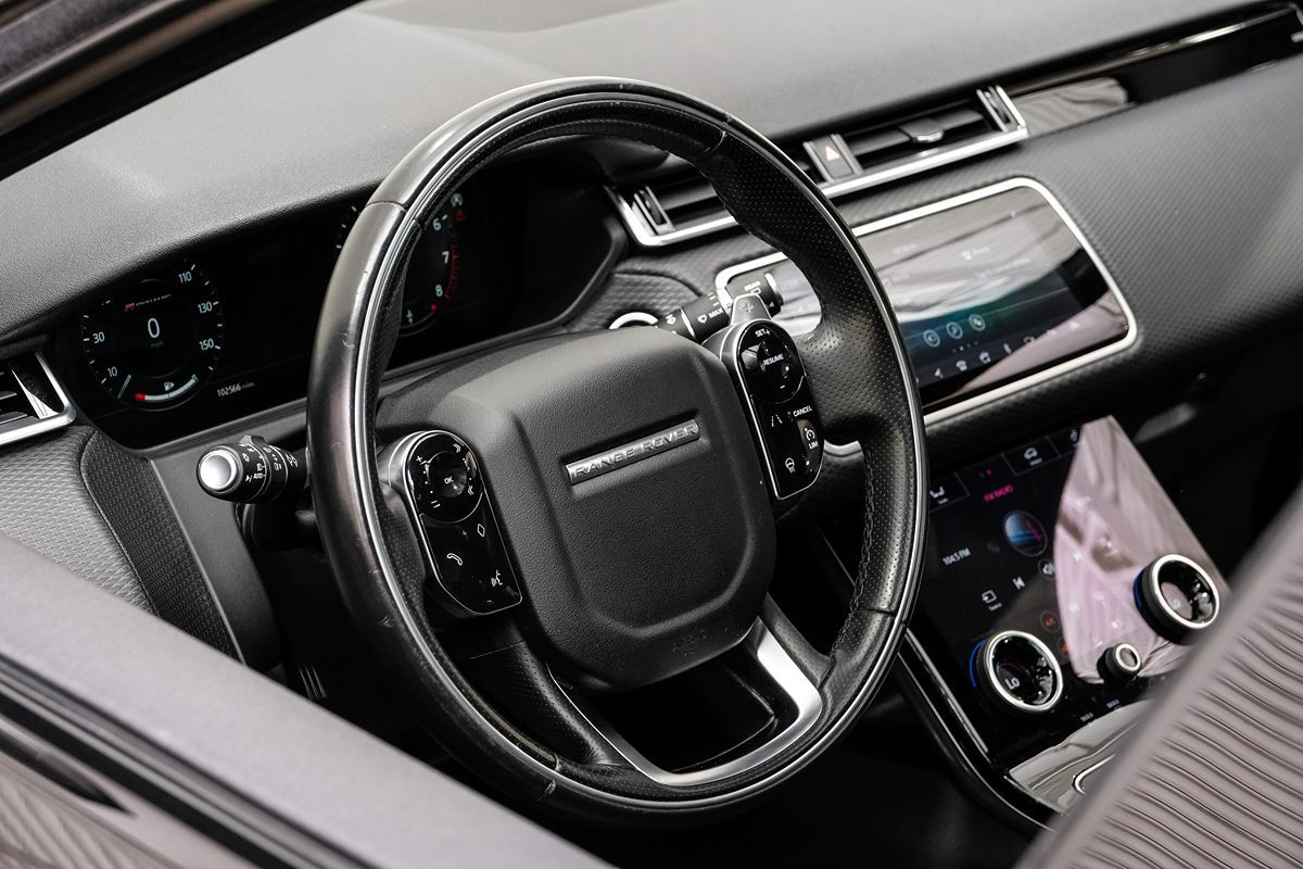 2018 Land Rover Range Rover Velar R-Dynamic SE photo 11