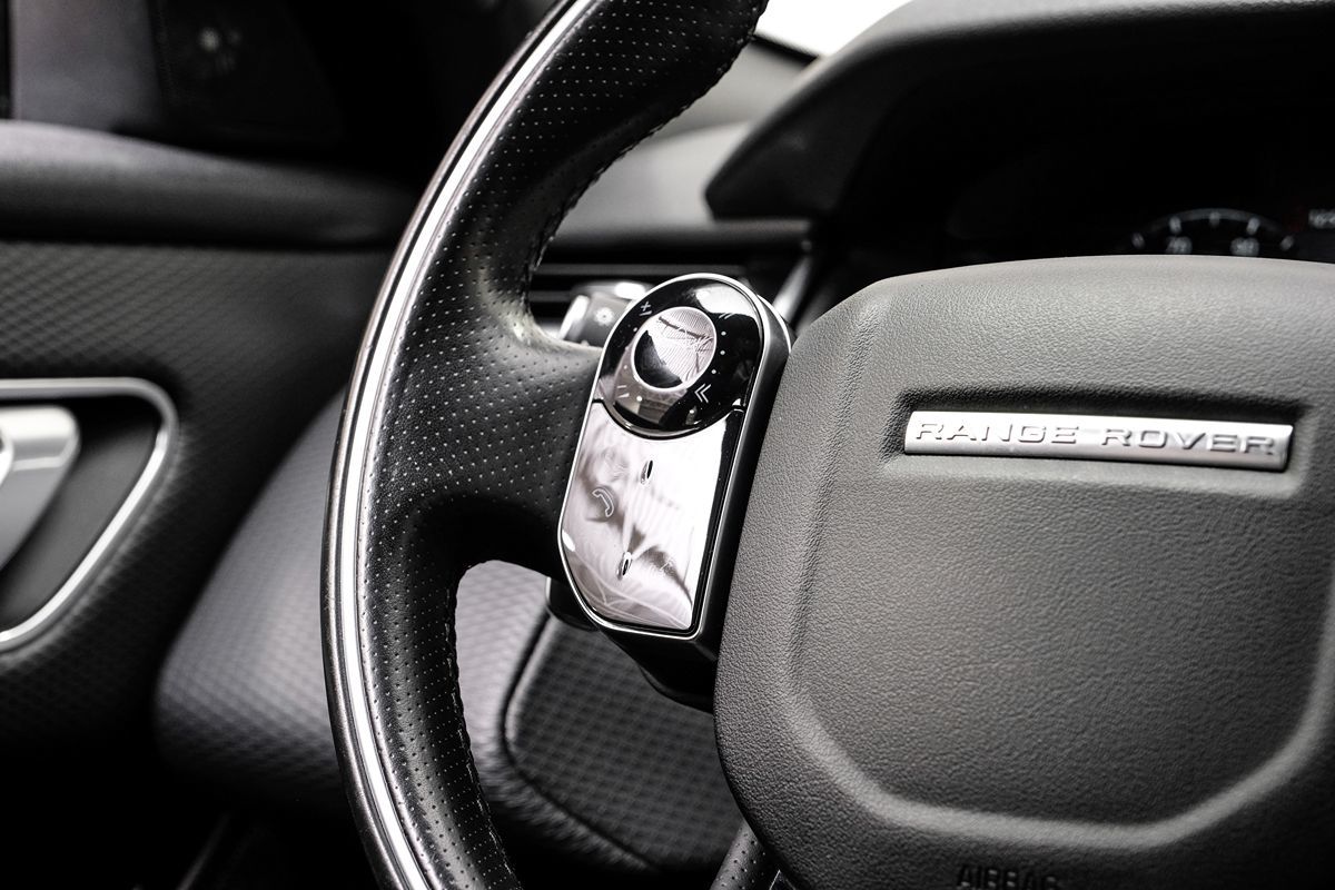 2018 Land Rover Range Rover Velar R-Dynamic SE photo 12