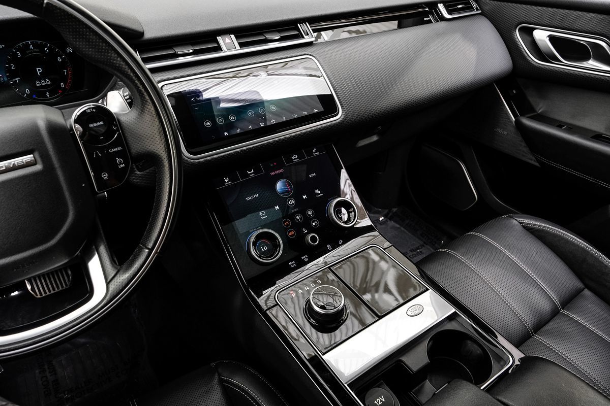 2018 Land Rover Range Rover Velar R-Dynamic SE photo 19