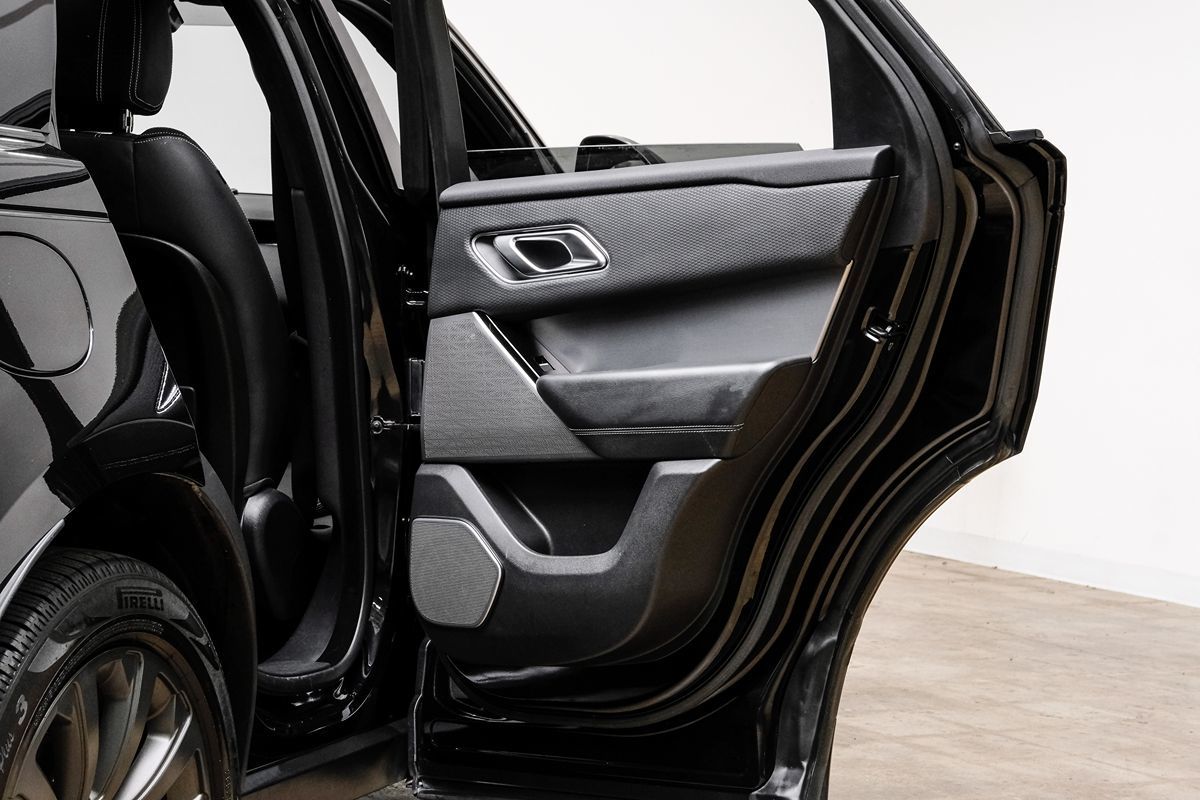 2018 Land Rover Range Rover Velar R-Dynamic SE photo 38