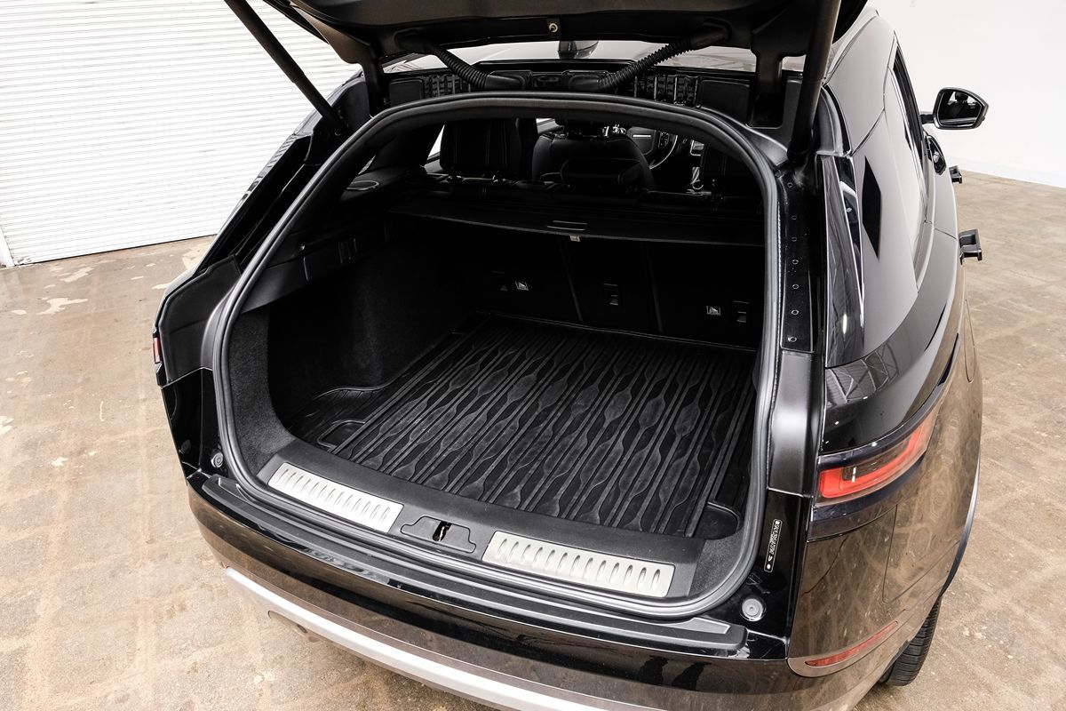 2018 Land Rover Range Rover Velar R-Dynamic SE photo 44