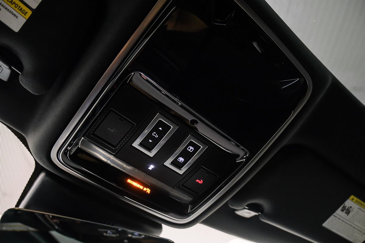 2020 Land Rover Range Rover Velar R-Dynamic S photo 18