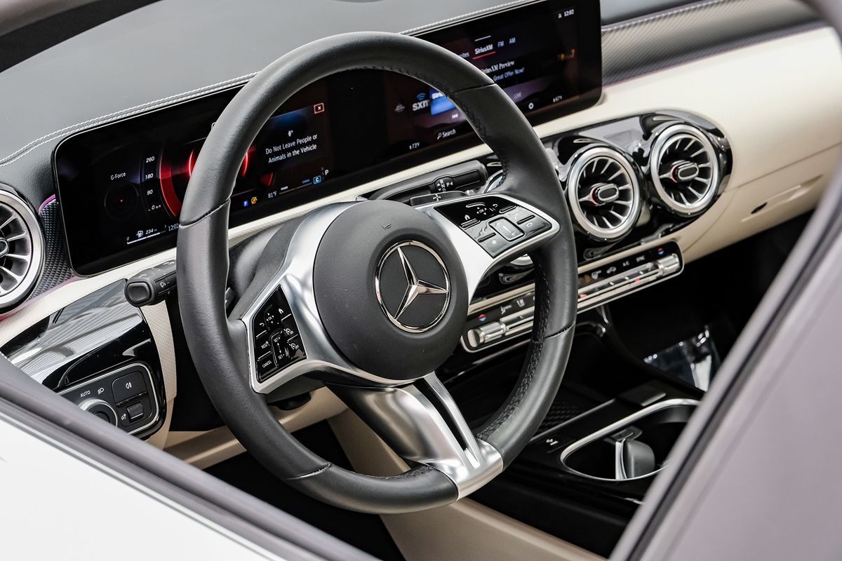 2025 Mercedes Benz CLA 250 4MATIC photo 13