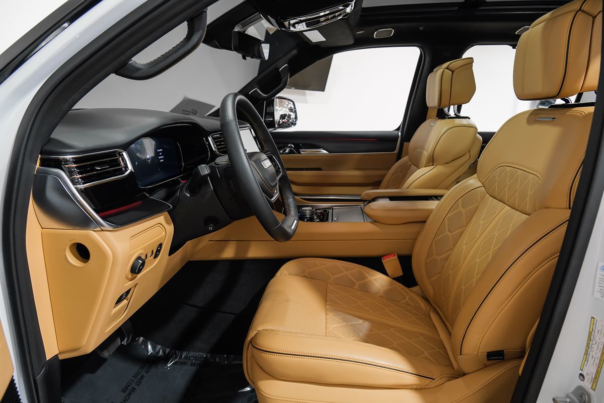2024 Jeep Grand Wagoneer L III Obsidian photo 2