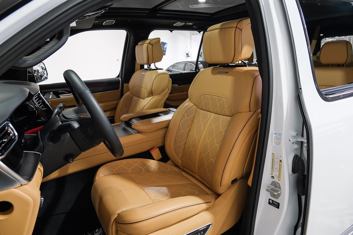 2024 Jeep Grand Wagoneer L III Obsidian photo 35