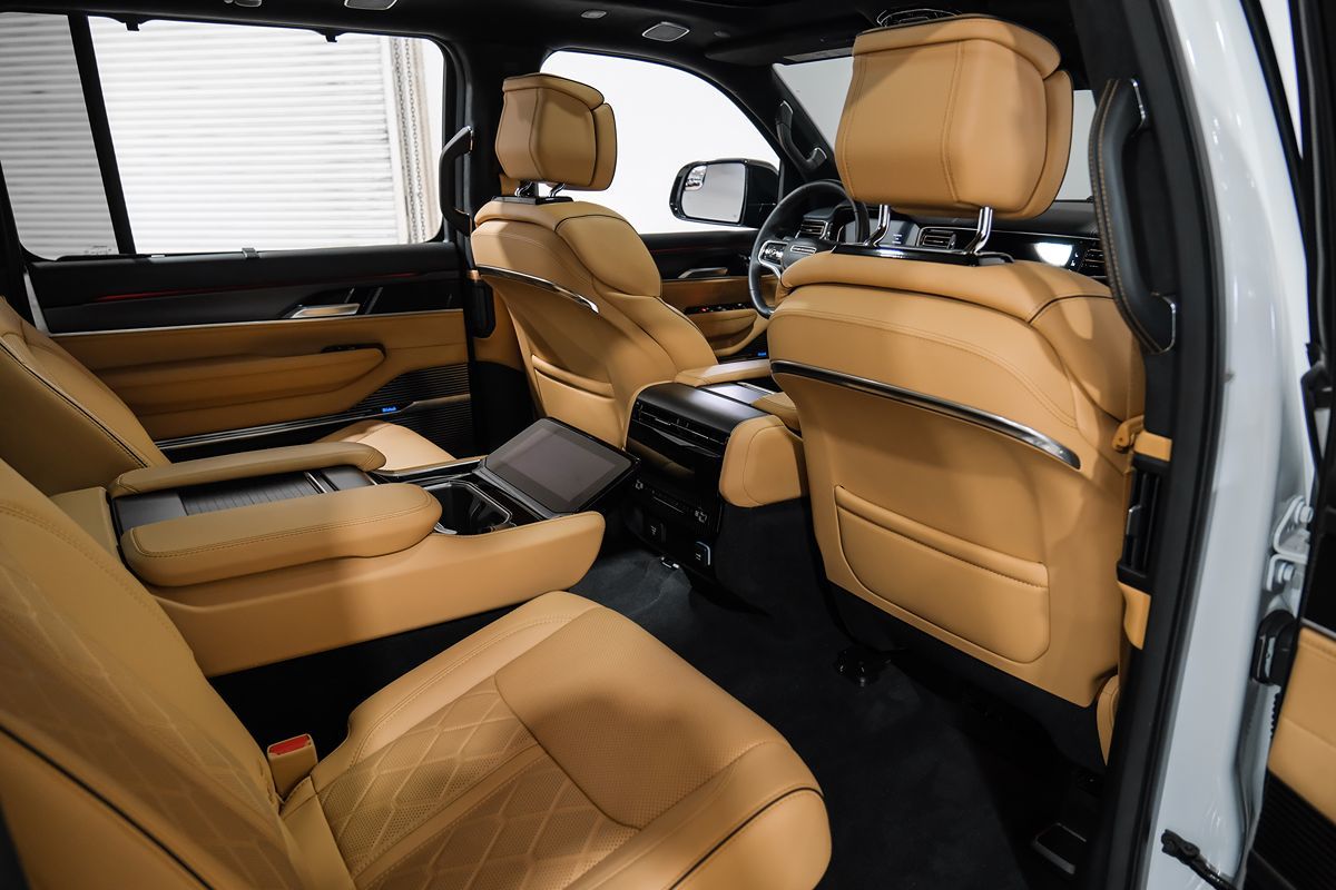 2024 Jeep Grand Wagoneer L III Obsidian photo 41