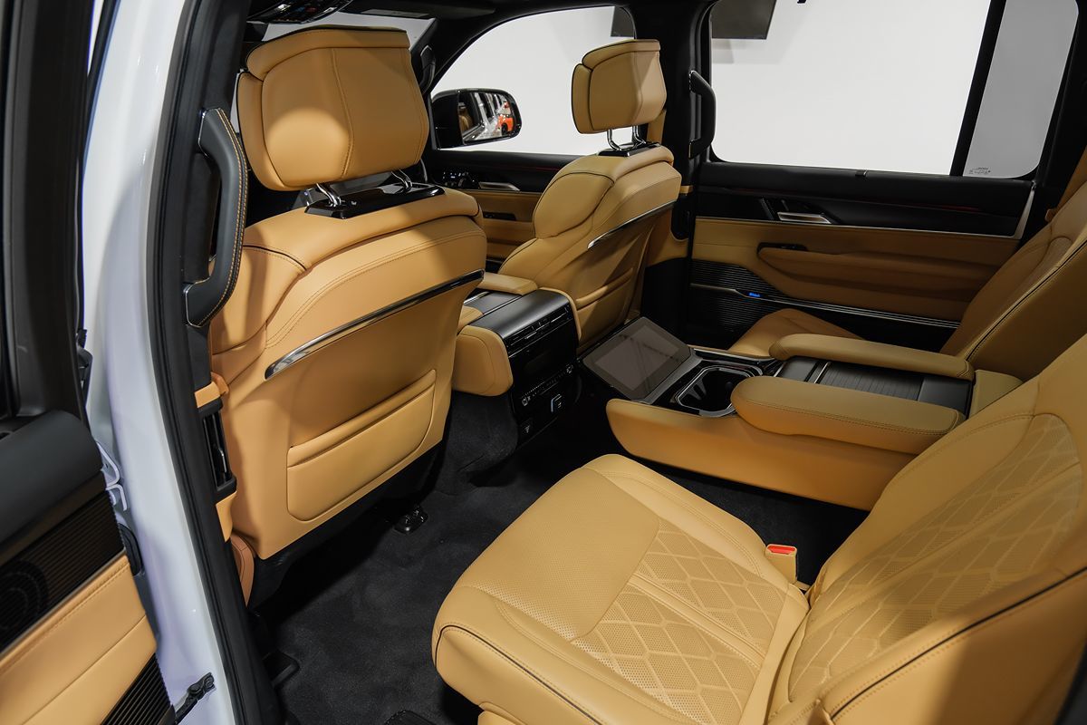 2024 Jeep Grand Wagoneer L III Obsidian photo 43