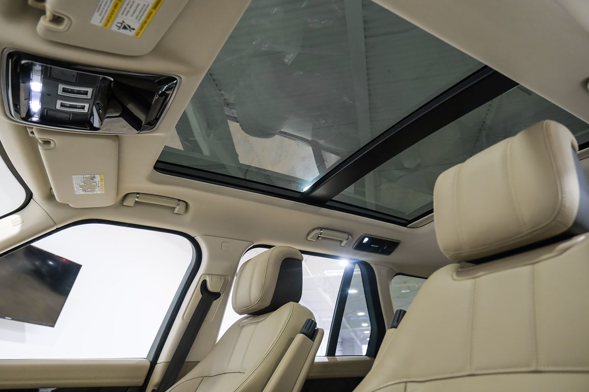 2020 Land Rover Range Rover P525 HSE photo 4