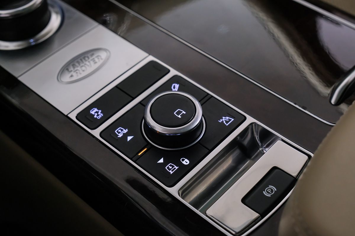 2020 Land Rover Range Rover P525 HSE photo 22
