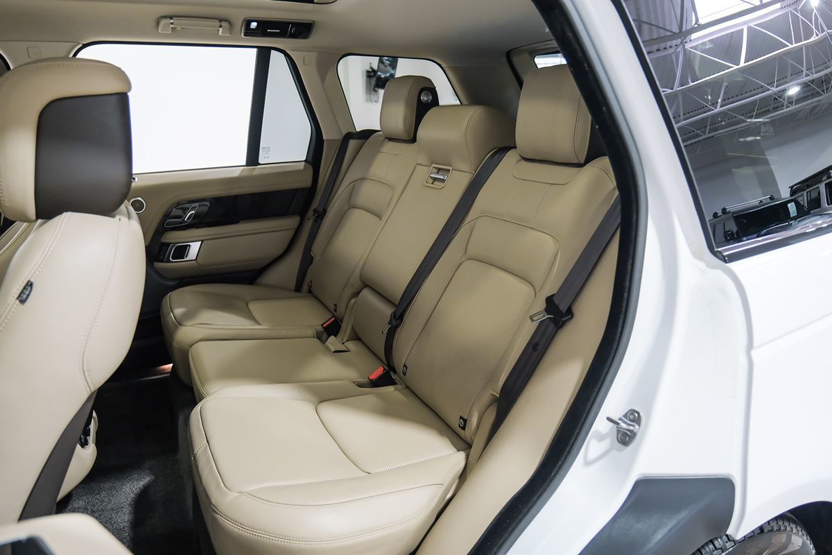 2020 Land Rover Range Rover P525 HSE photo 35