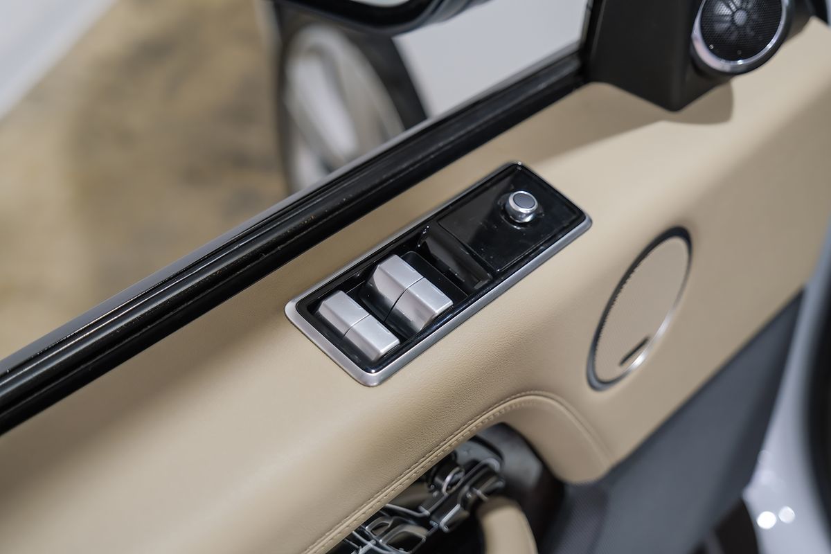 2020 Land Rover Range Rover P525 HSE photo 37