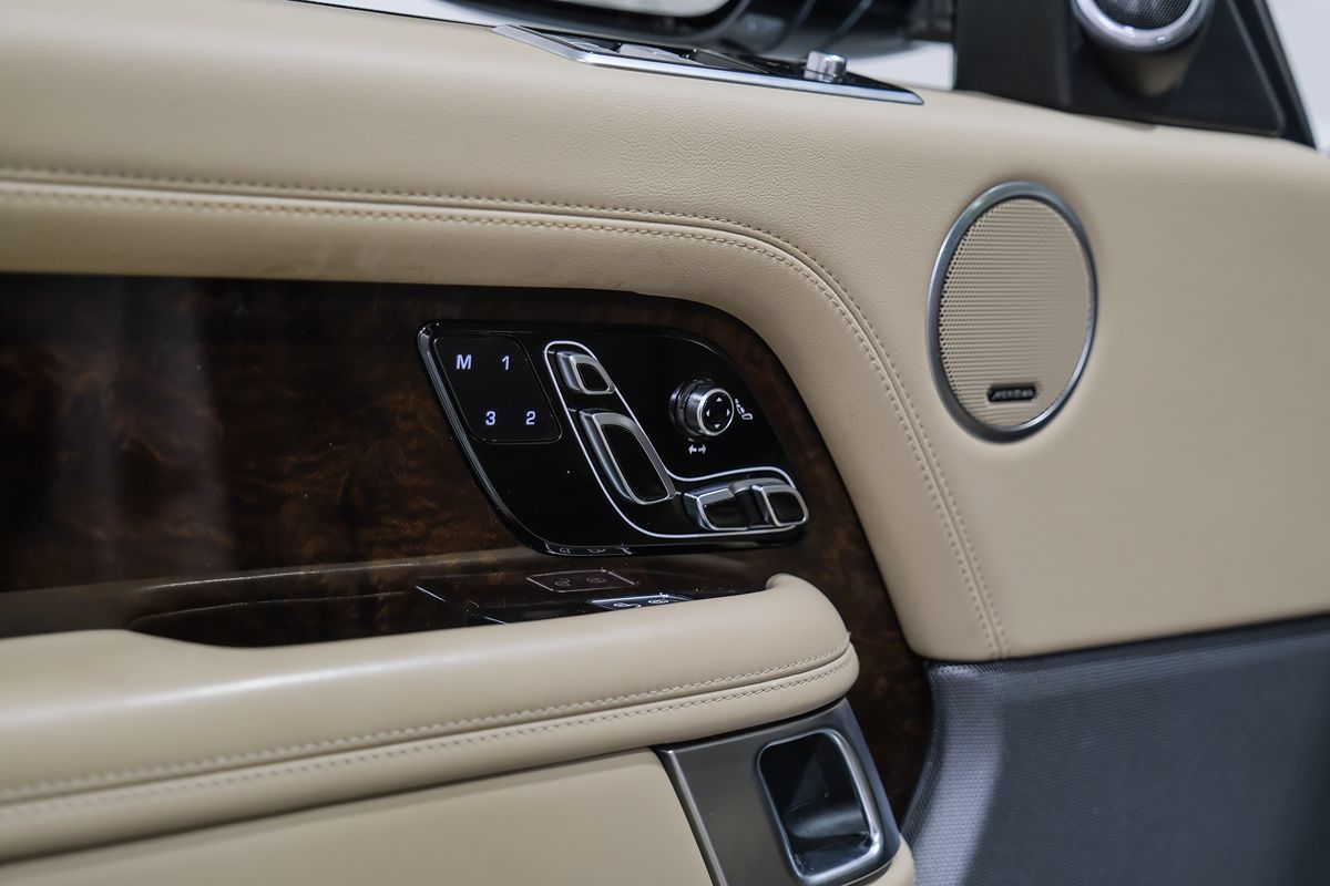 2020 Land Rover Range Rover P525 HSE photo 38