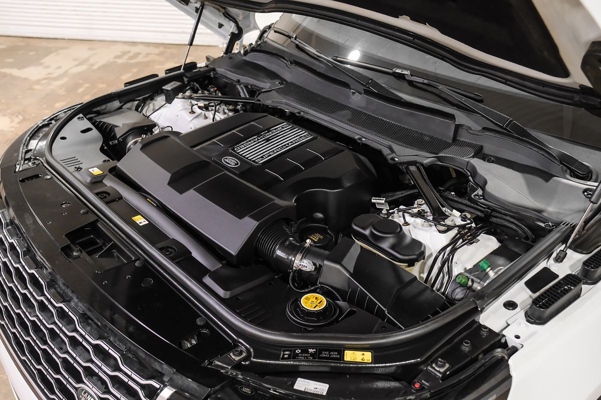 2020 Land Rover Range Rover P525 HSE photo 44