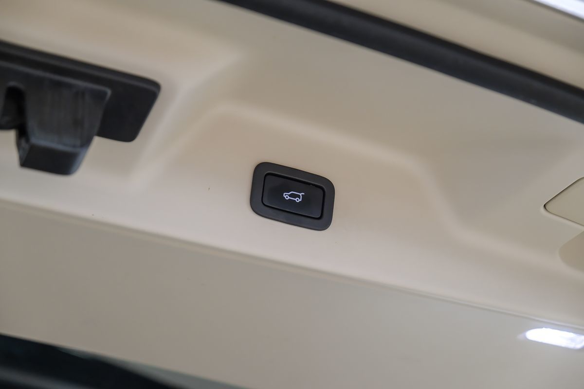 2020 Land Rover Range Rover P525 HSE photo 49