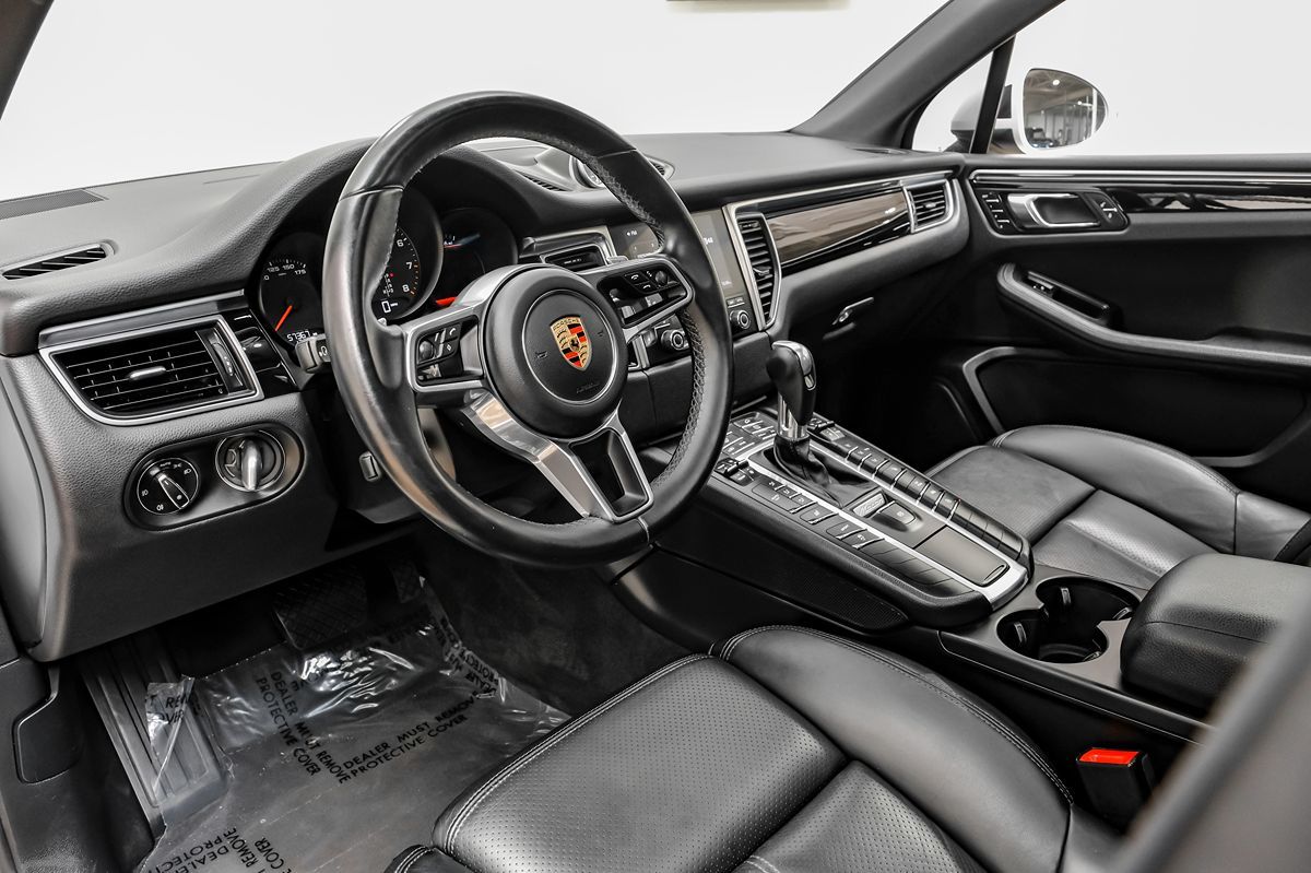 2017 Porsche Macan photo 2