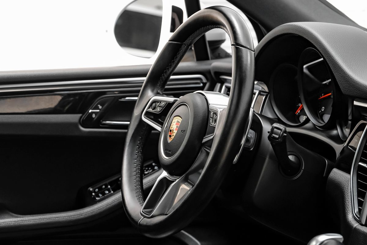 2017 Porsche Macan photo 12