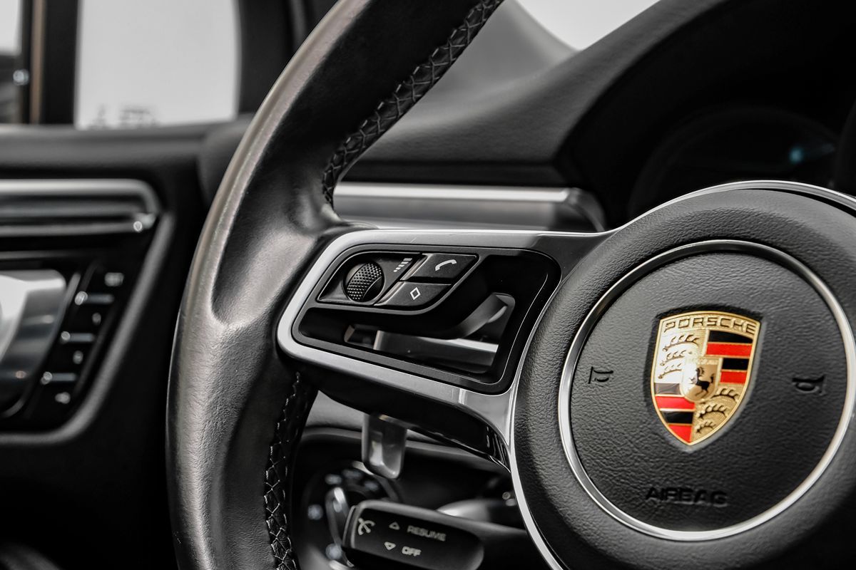 2017 Porsche Macan photo 14