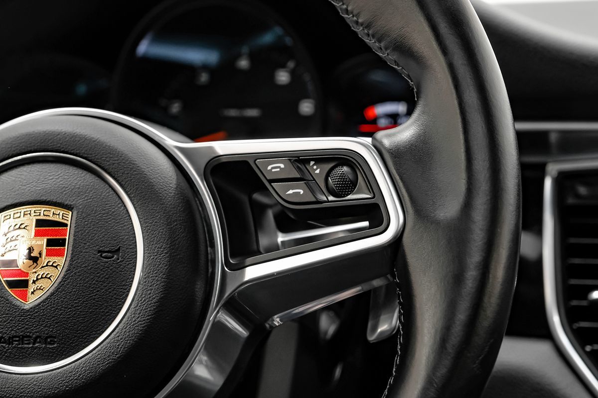 2017 Porsche Macan photo 15
