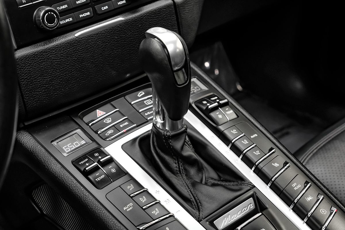 2017 Porsche Macan photo 21