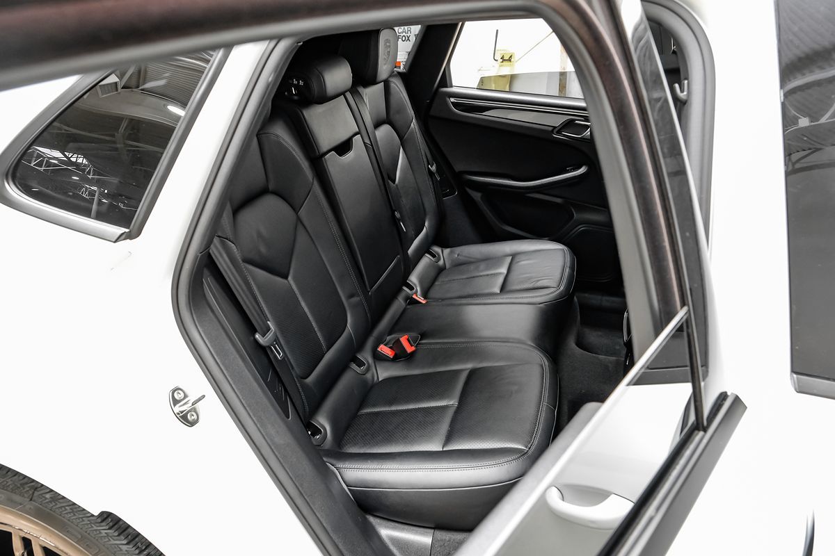 2017 Porsche Macan photo 26