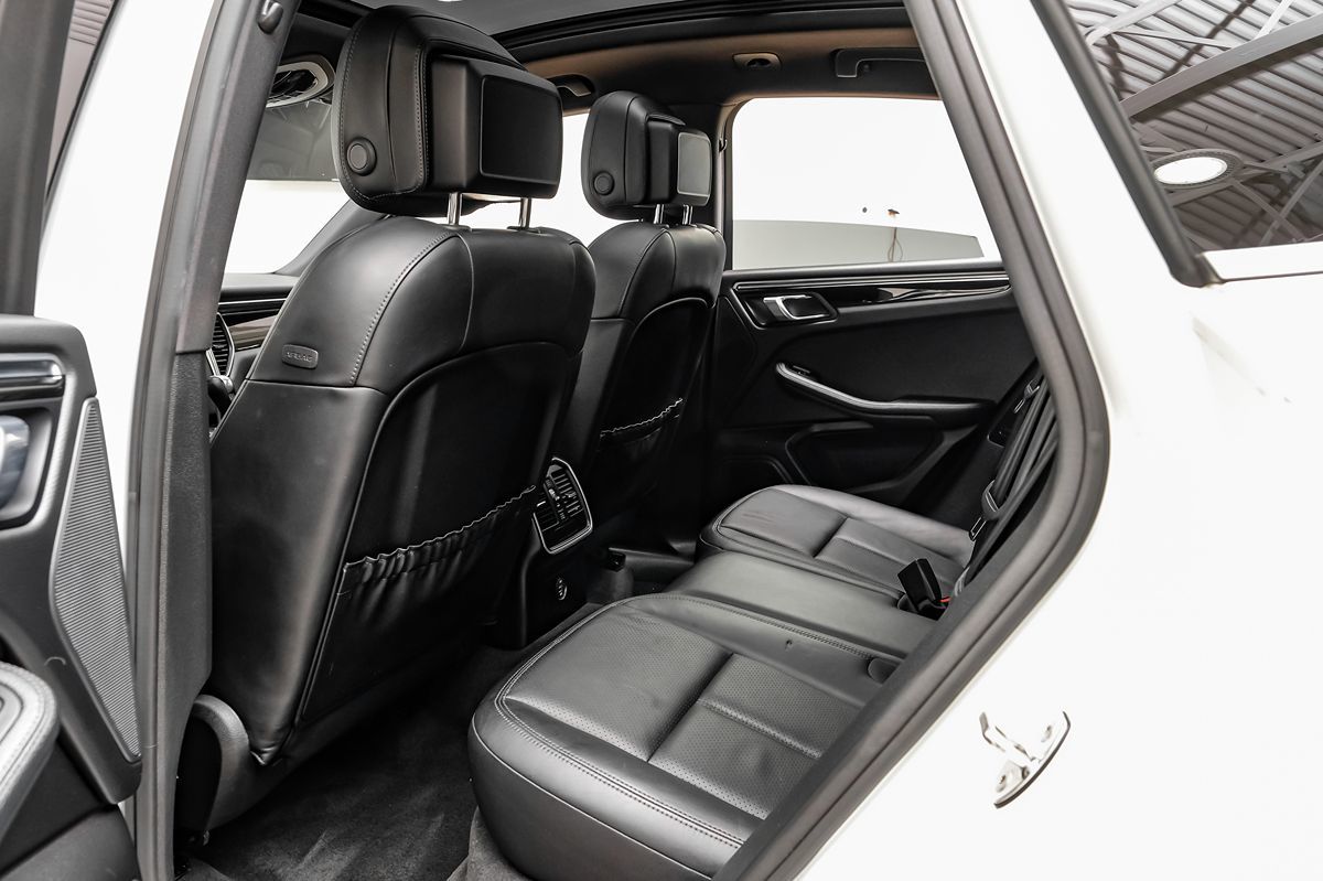 2017 Porsche Macan photo 28
