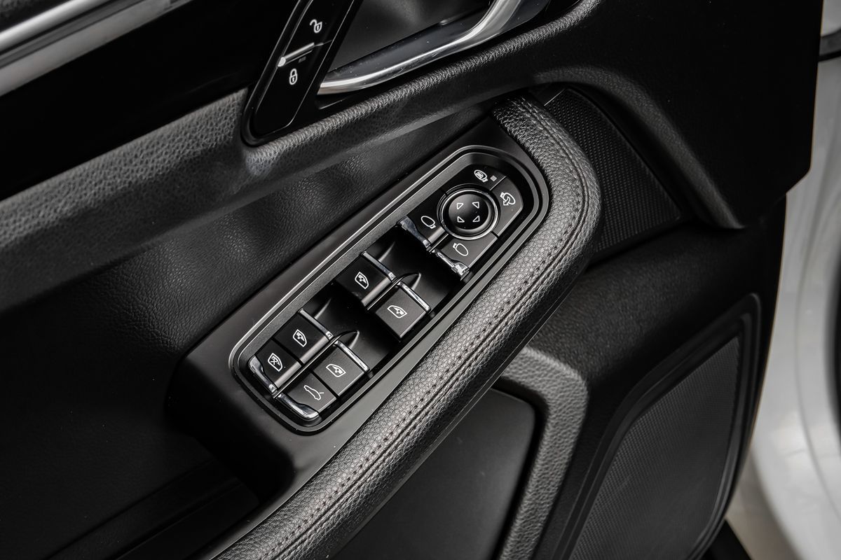 2017 Porsche Macan photo 34