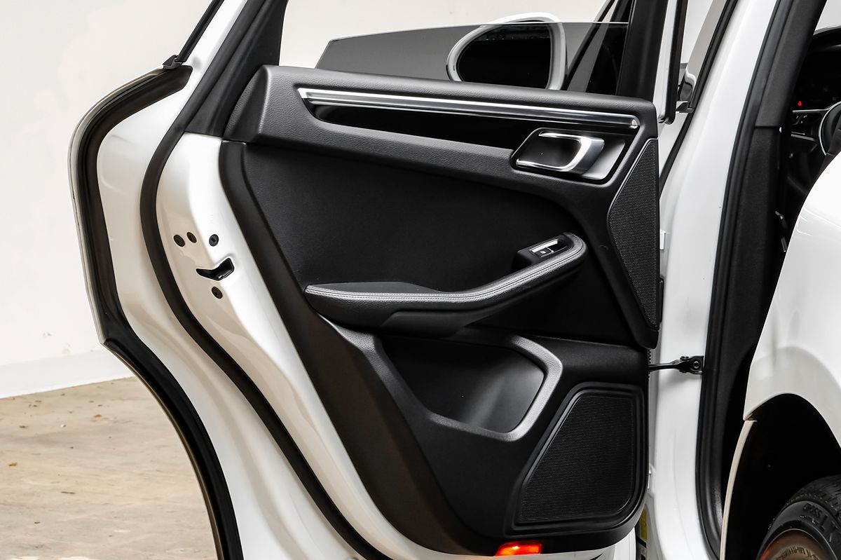 2017 Porsche Macan photo 36