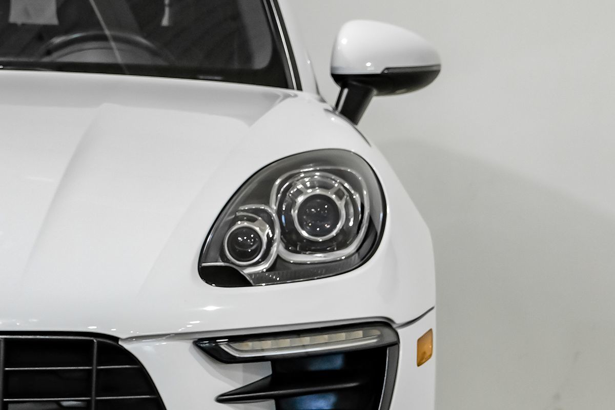 2017 Porsche Macan photo 38