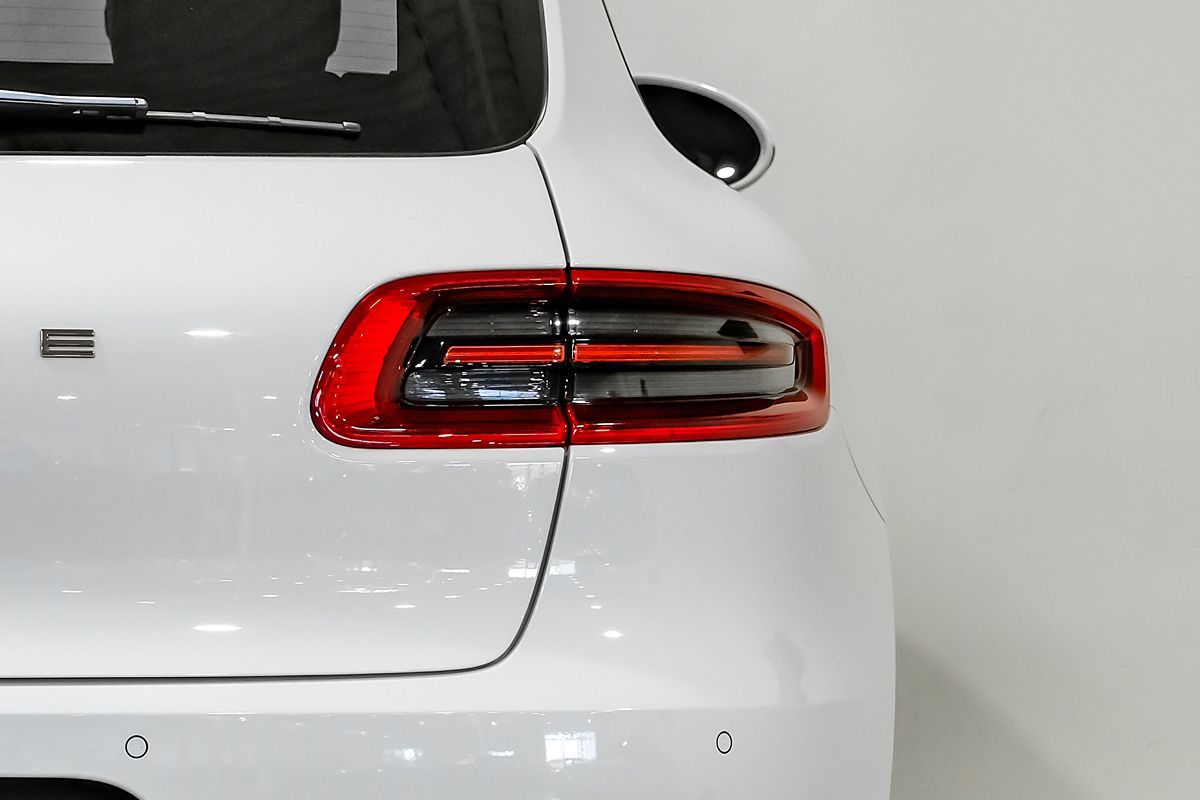 2017 Porsche Macan photo 39