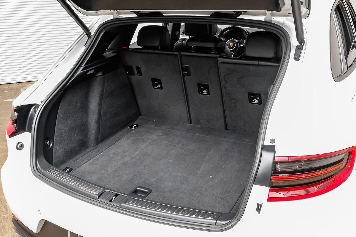 2017 Porsche Macan photo 44