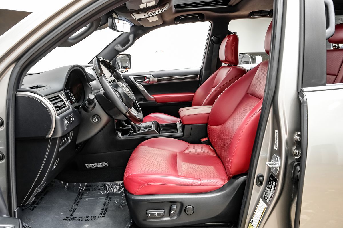 2023 Lexus GX 460 Luxury photo 3