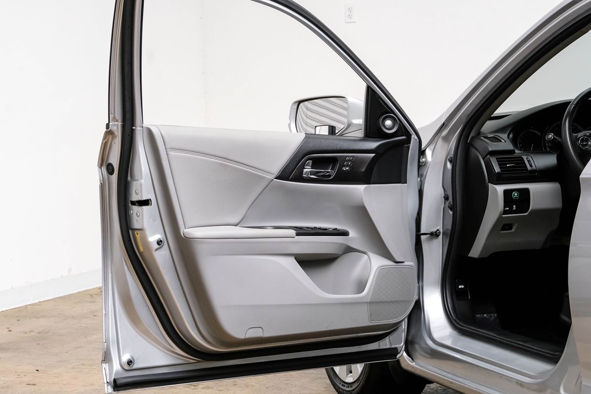 2013 Honda Accord EX-L photo 35