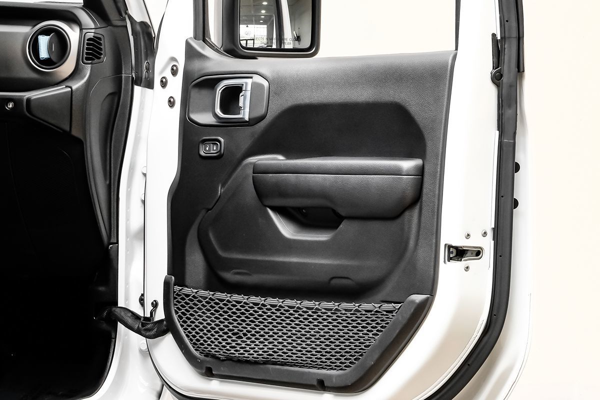 2021 Jeep Wrangler Anniversary Edition photo 31