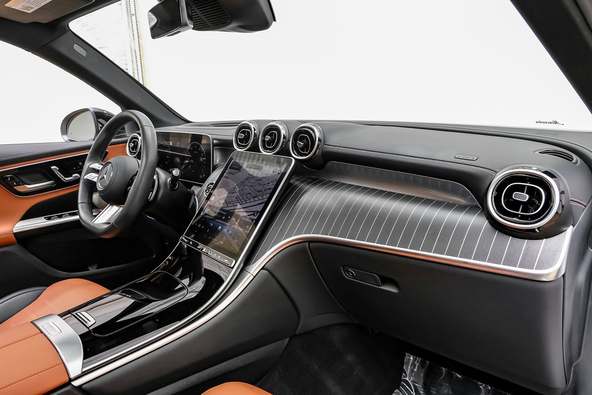 2024 Mercedes Benz GLC 4MATIC 300 photo 6