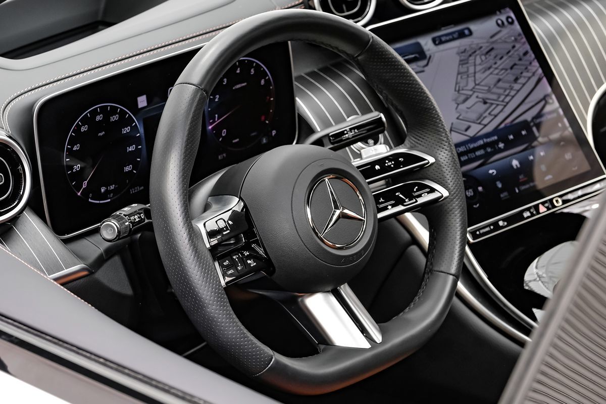 2024 Mercedes Benz GLC 4MATIC 300 photo 9