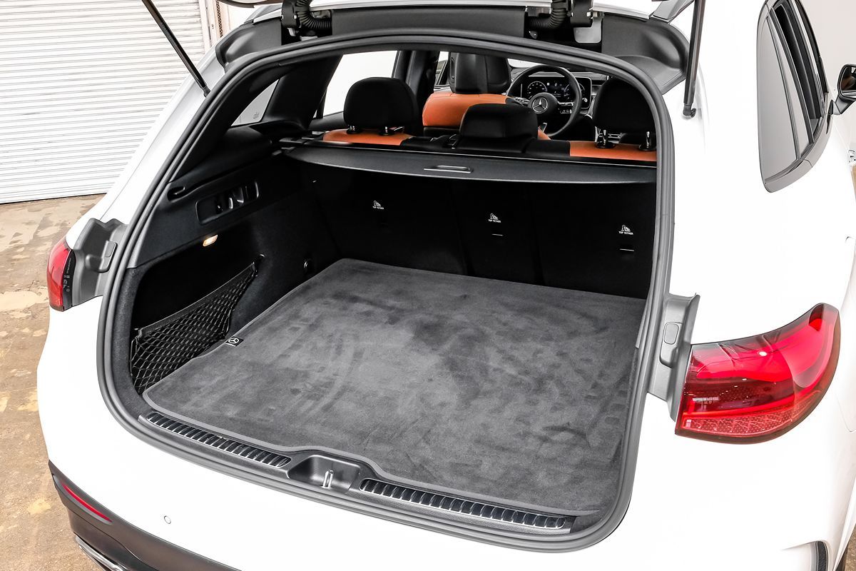 2024 Mercedes Benz GLC 4MATIC 300 photo 40