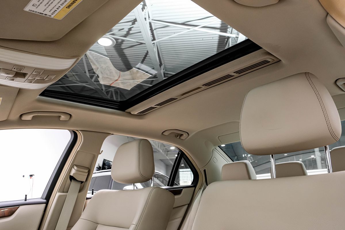 2014 Mercedes Benz E 350 Sedan photo 4