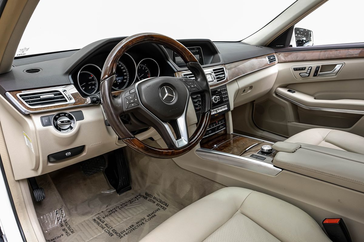 2014 Mercedes Benz E 350 Sedan photo 2