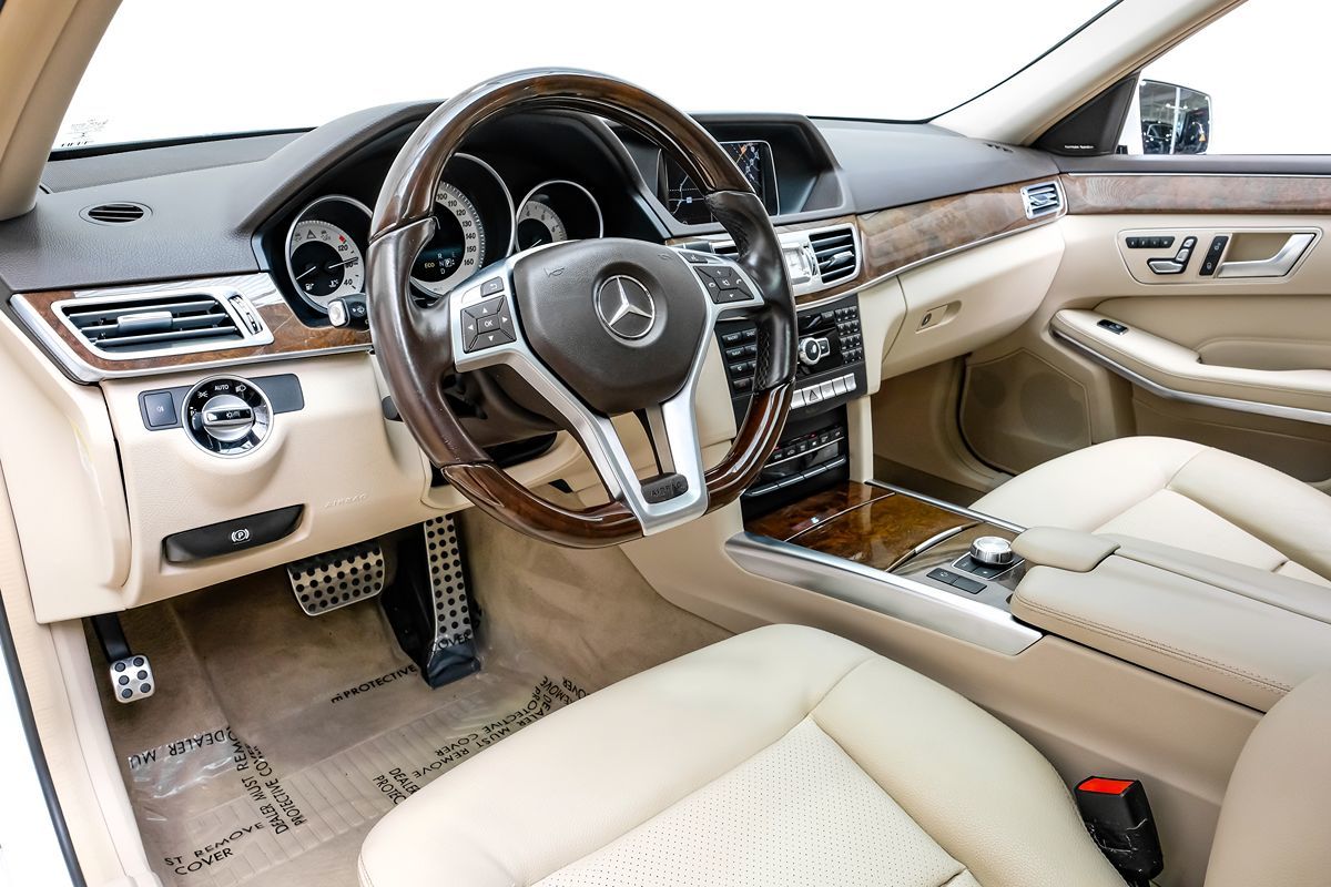 2014 Mercedes Benz E 350 Sedan photo 2