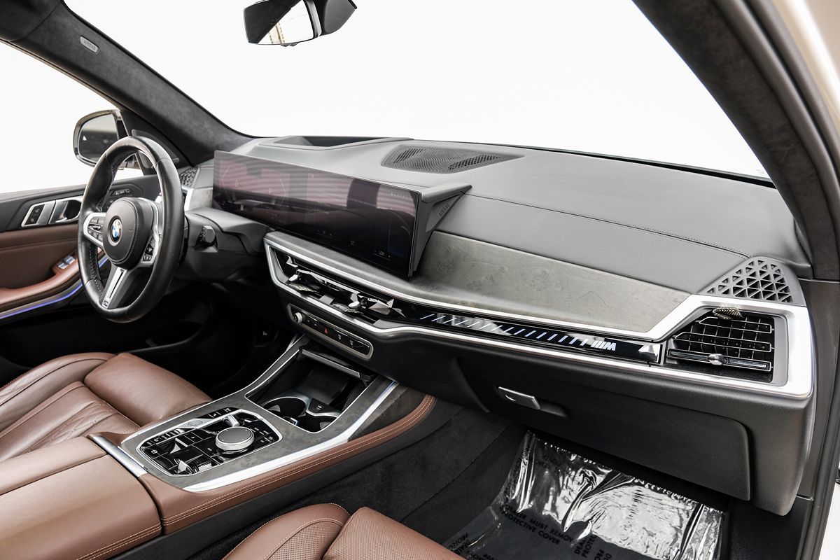 2023 BMW X7 M60i - Photo 11