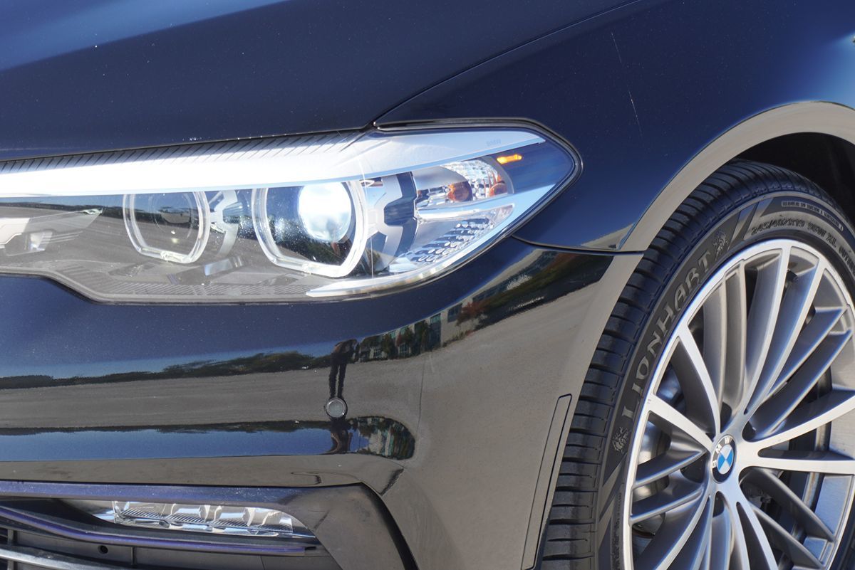 2018 BMW 5 Series 530i - Photo 2