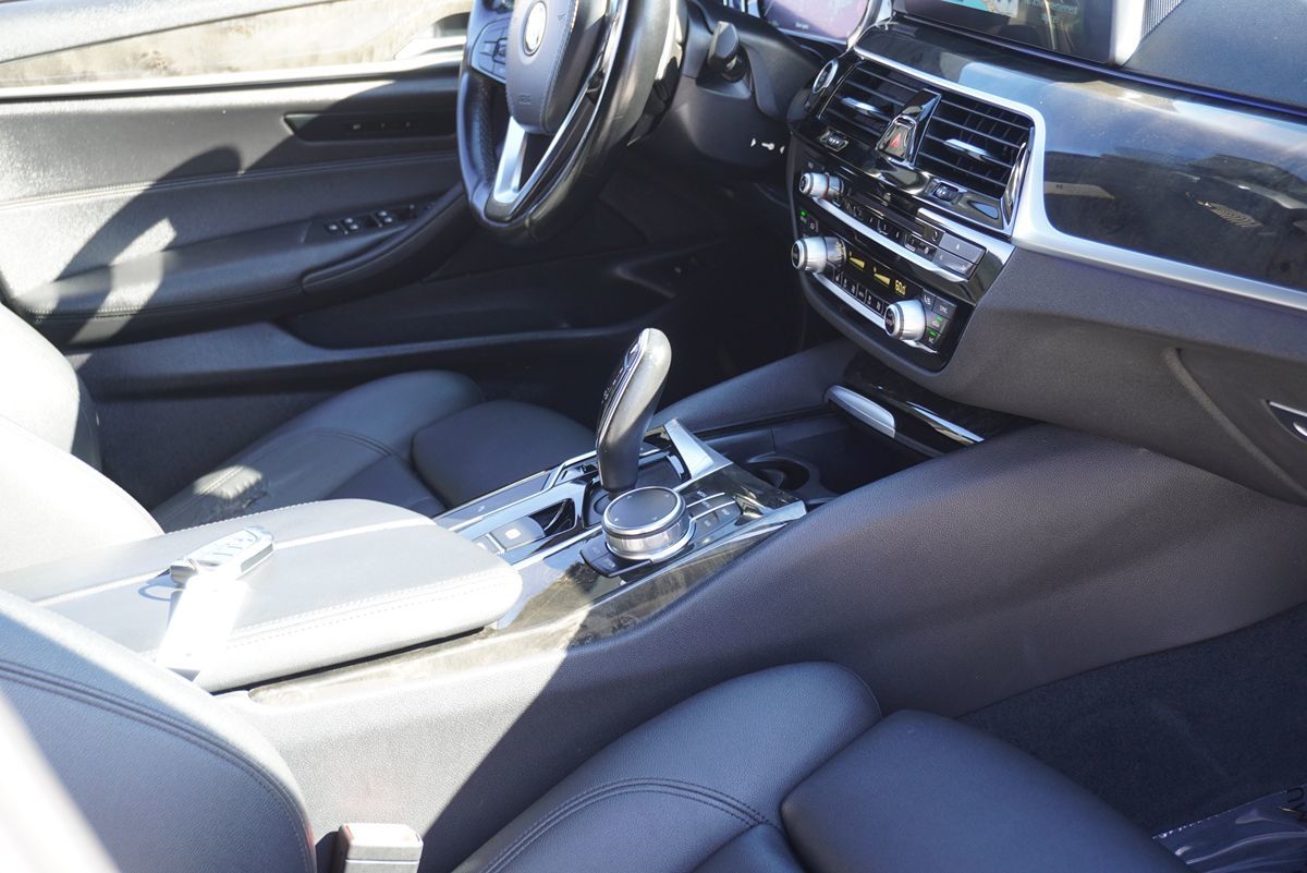 2018 BMW 5 Series 530i - Photo 14