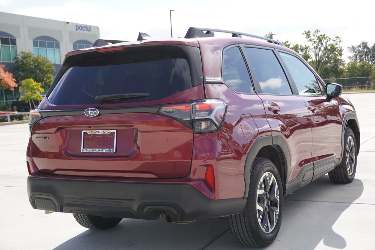 2025 Subaru Forester Premium - Photo 10