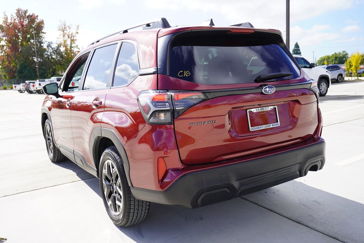 2025 Subaru Forester Premium - Photo 12