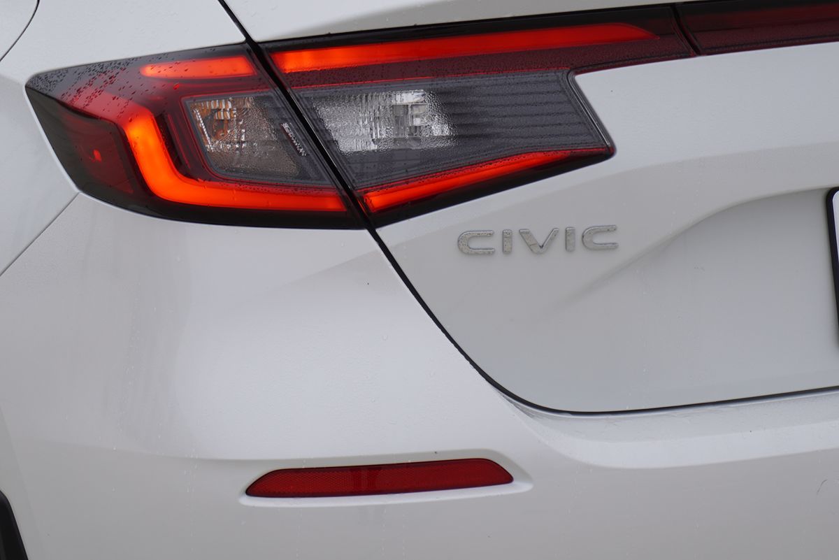 2024 Honda Civic Hatchback EX-L - Photo 12