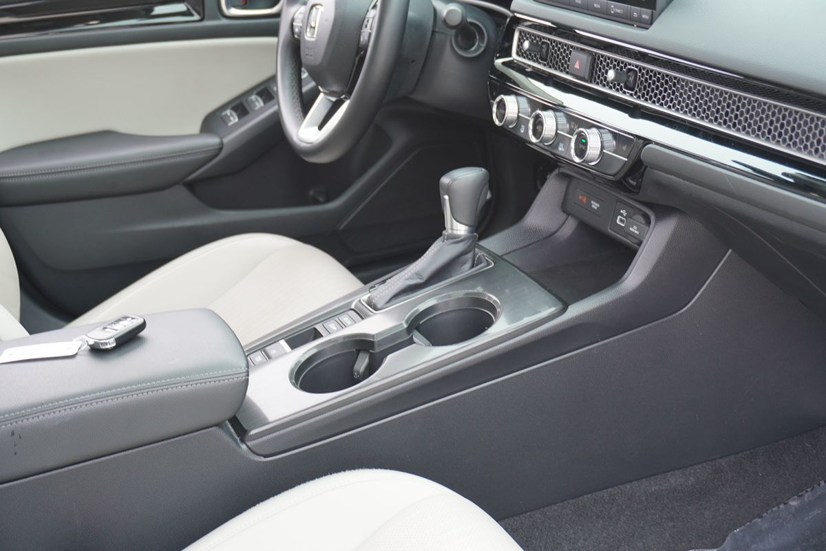 2024 Honda Civic Hatchback EX-L - Photo 15