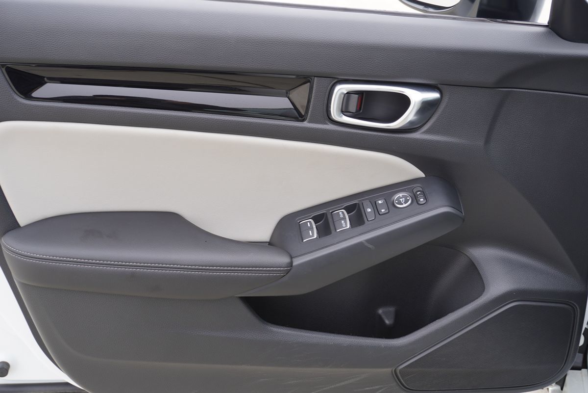 2024 Honda Civic Hatchback EX-L - Photo 25